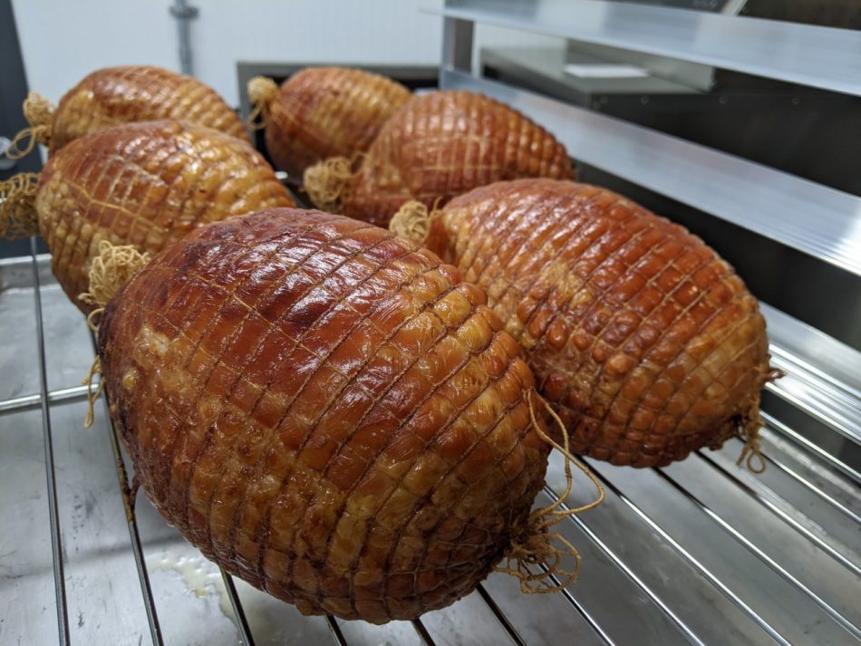 JAMBON FUMÉ À LA COQUE DE NOIX